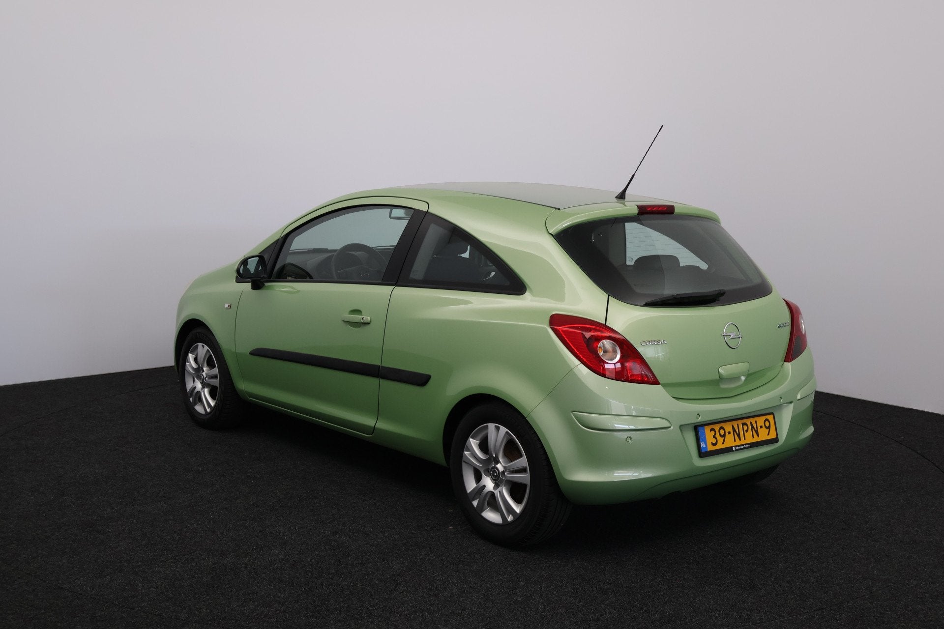 Opel Corsa 1.3 CDTi EcoFlex S/S Cosmo/ 15'' LMV/ Clima/ Half, Voorwielaandrijving, Euro 5, Gebruikt, Zwart