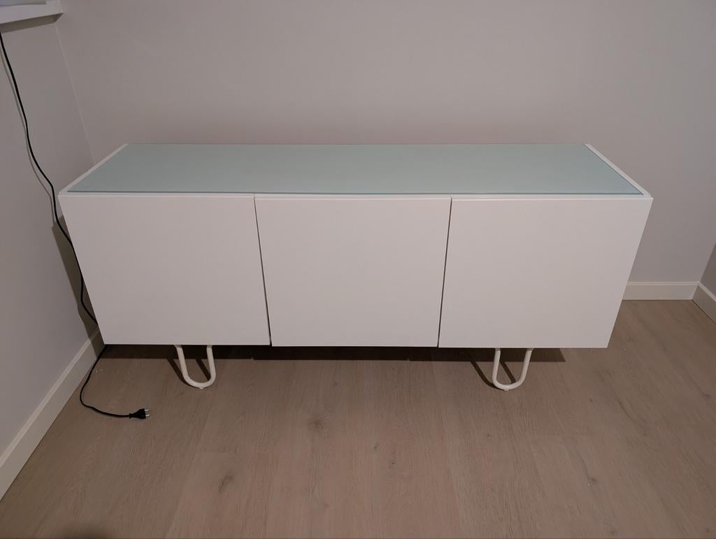 IKEA Finnby TV meubel met glazen plaat 142.5bx64hx39.5d, Ophalen, Gebruikt, 100 tot 150 cm, Minder dan 100 cm