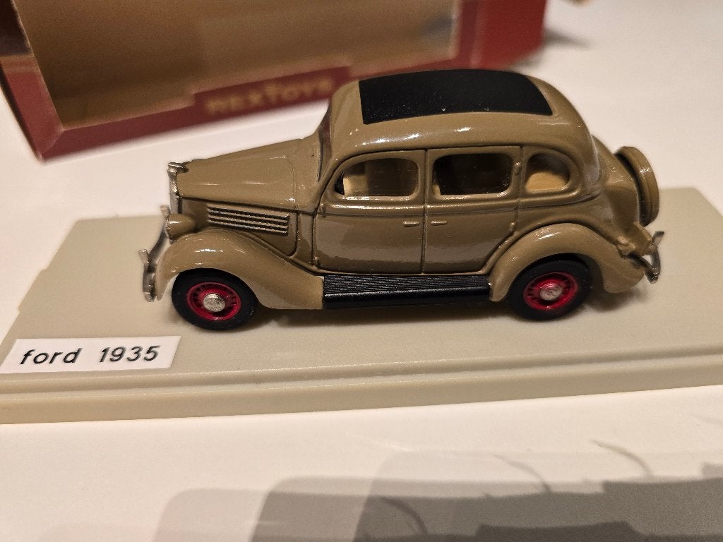 Ford 1935 Fordor touring sedan 1/43, Ophalen of Verzenden, Zo goed als nieuw, Auto, Overige merken