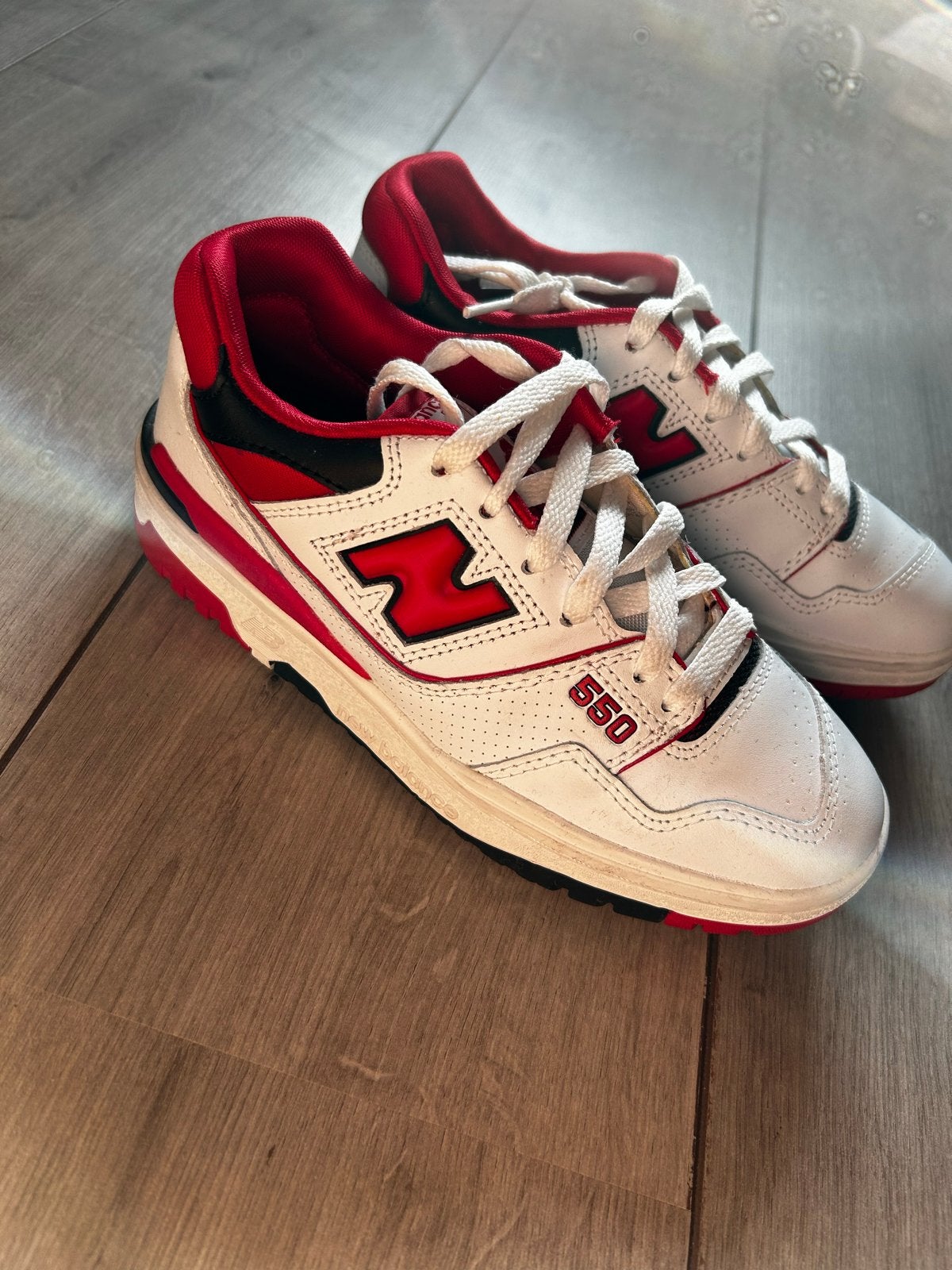 New Balance 550 Sneakers Wit Rood Zwart, Wit, Ophalen of Verzenden, Sneakers of Gympen, Zo goed als nieuw