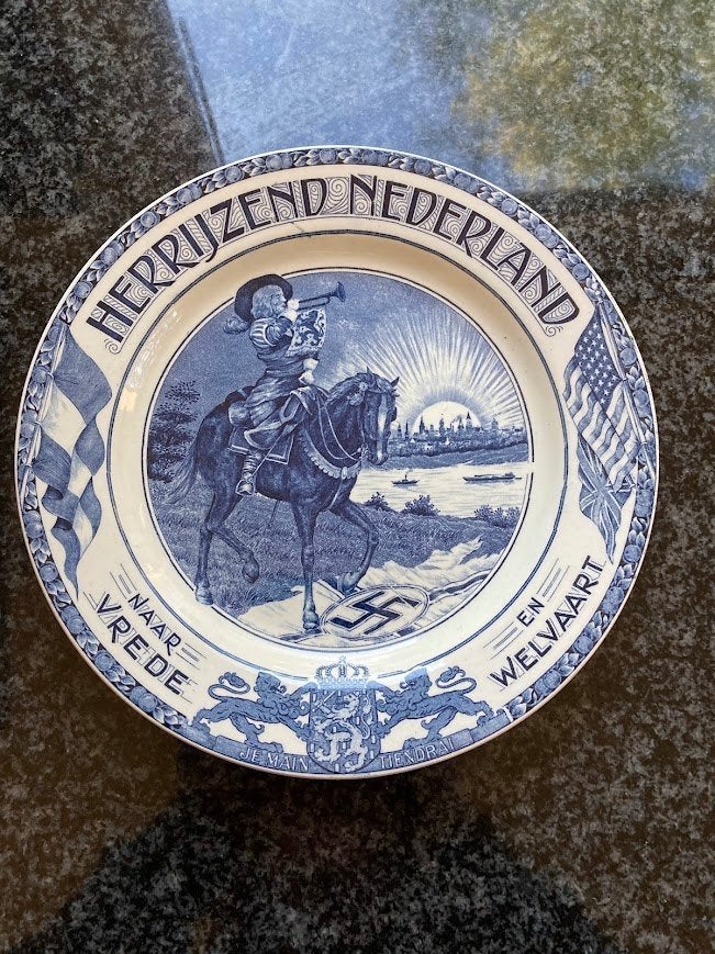 Puntgaaf Bevrijdingsbord Société Céramique Maastricht. 10 €, Ophalen of Verzenden