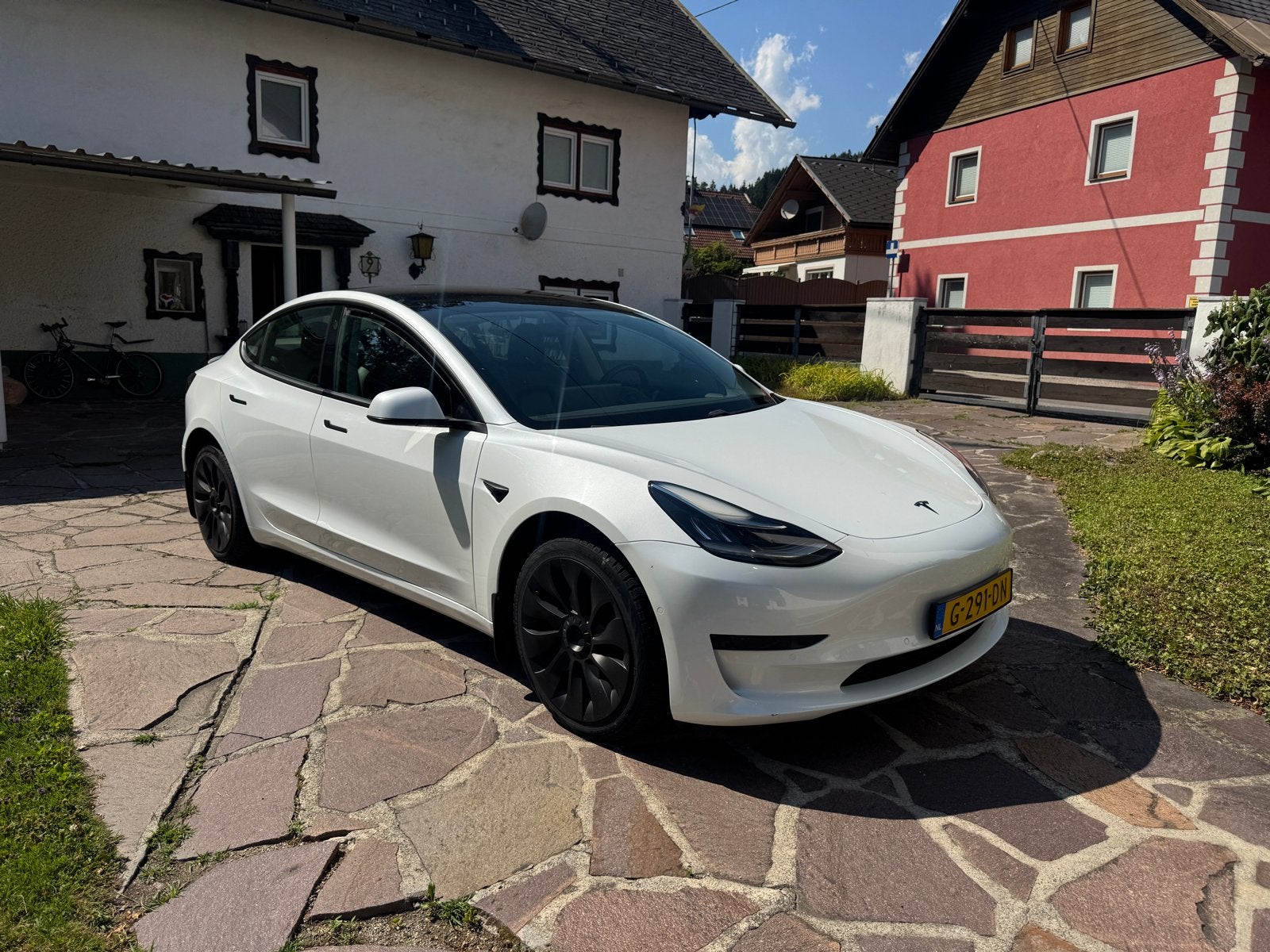 Tesla Model 3 2019 Wit Standard Range plus Trekhaak, Auto's, Tesla, Automaat, Achterwielaandrijving, Zwart, Wit