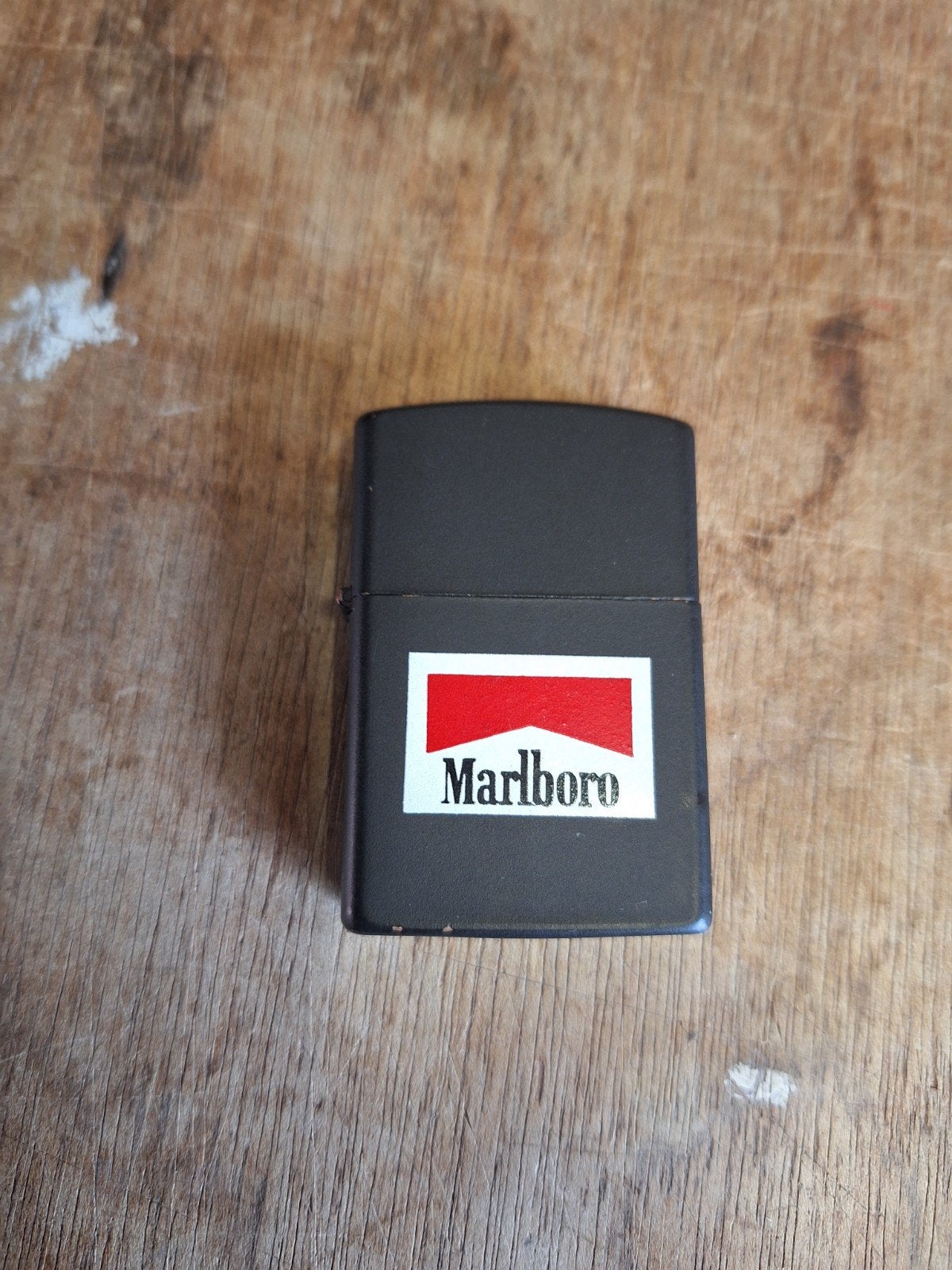 Zwarte Marlboro Zippo imitatie aansteker, Verzamelen, Ophalen of Verzenden, Gebruikt, Aansteker