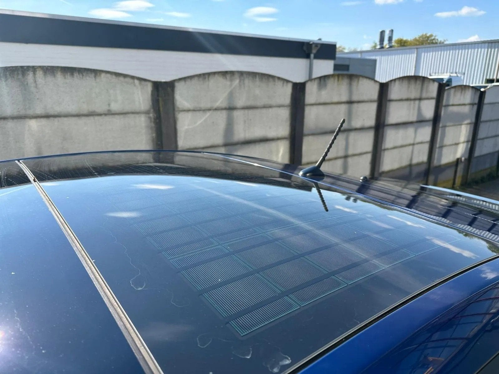Toyota Prius 1.8 Dynamic PANO/ CLIMA/ SOLAR/ LM VELGEN!, Auto's, Verwarmde buitenspiegels, Gebruikt, Zwart, 4 cilinders