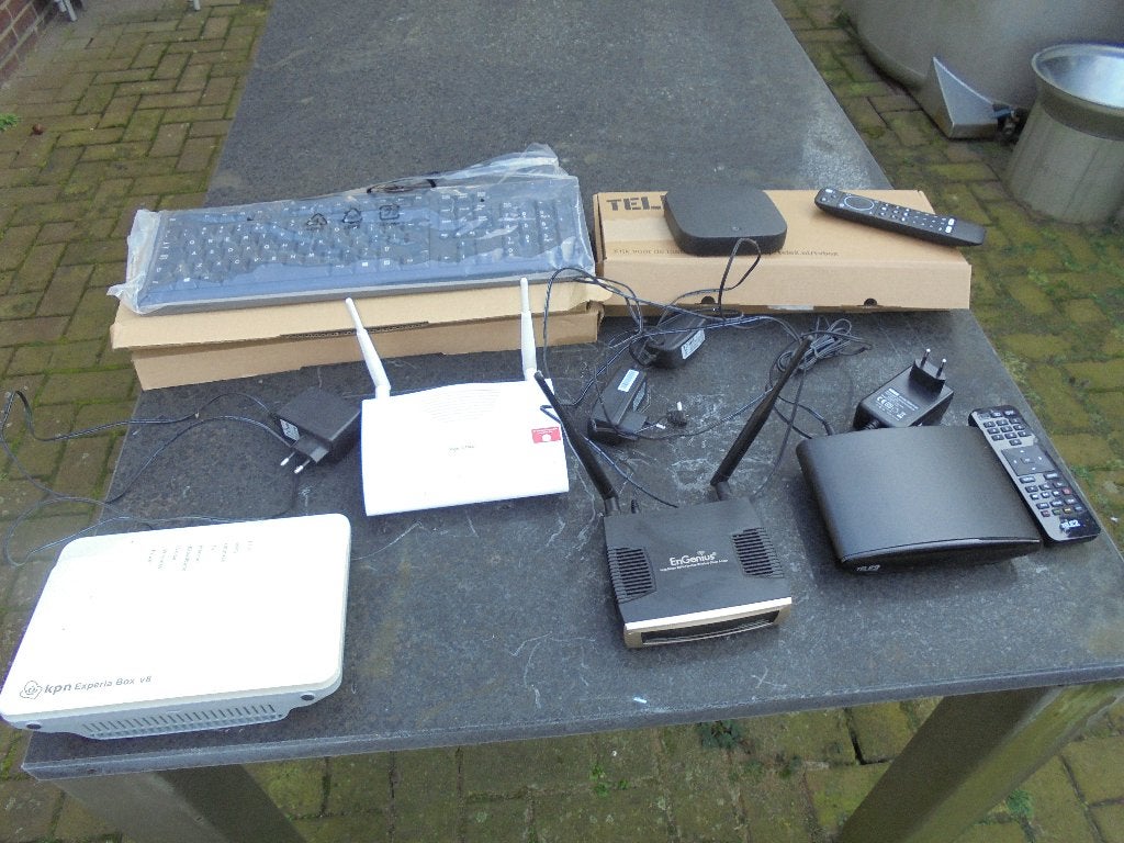 Modem, router, toetsenbord., Ophalen, Gebruikt, Router met modem