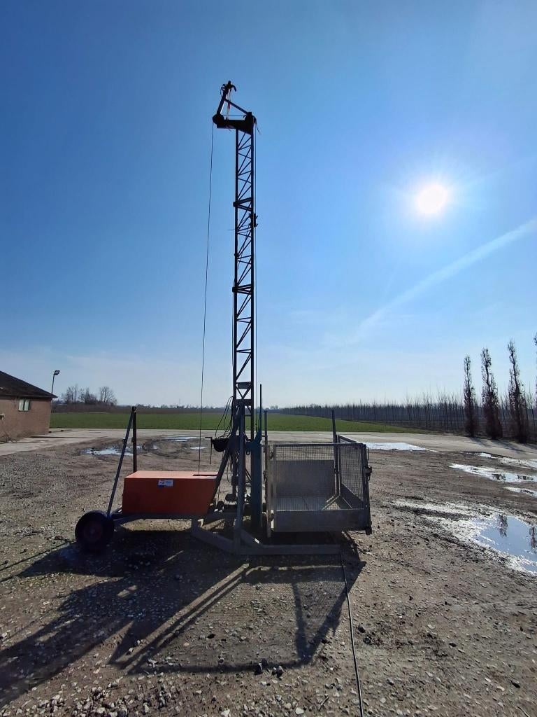 Bouwlift A40 met uitvalklep – direct inzetbaar, Zakelijke goederen, Machines en Bouw | Liften, Steigers en Ladders, Ophalen