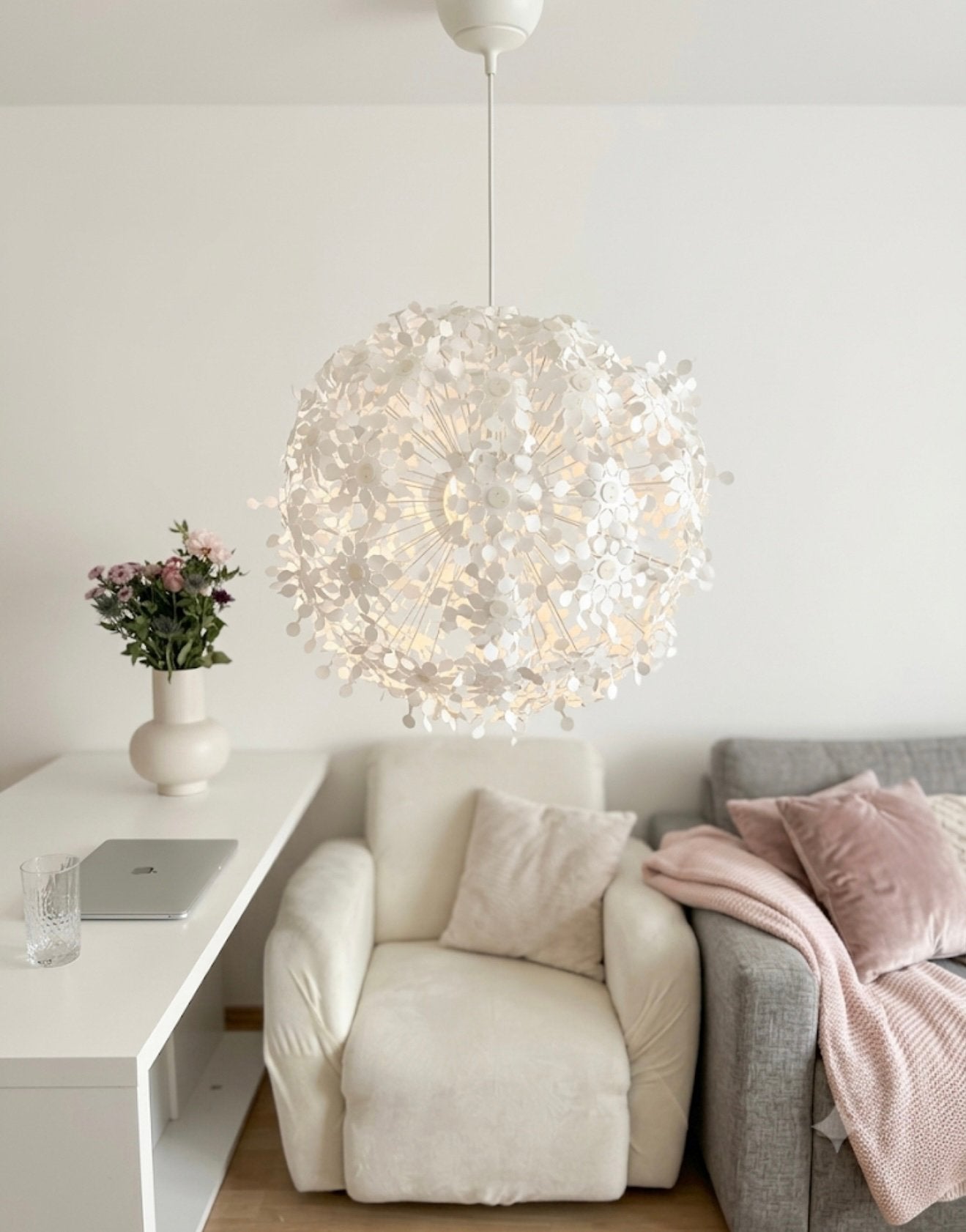IKEA Maskros hanglamp - Witte bloemvormige plafondlamp, Kunststof, Gebruikt, Minder dan 100 cm, 50 tot 75 cm