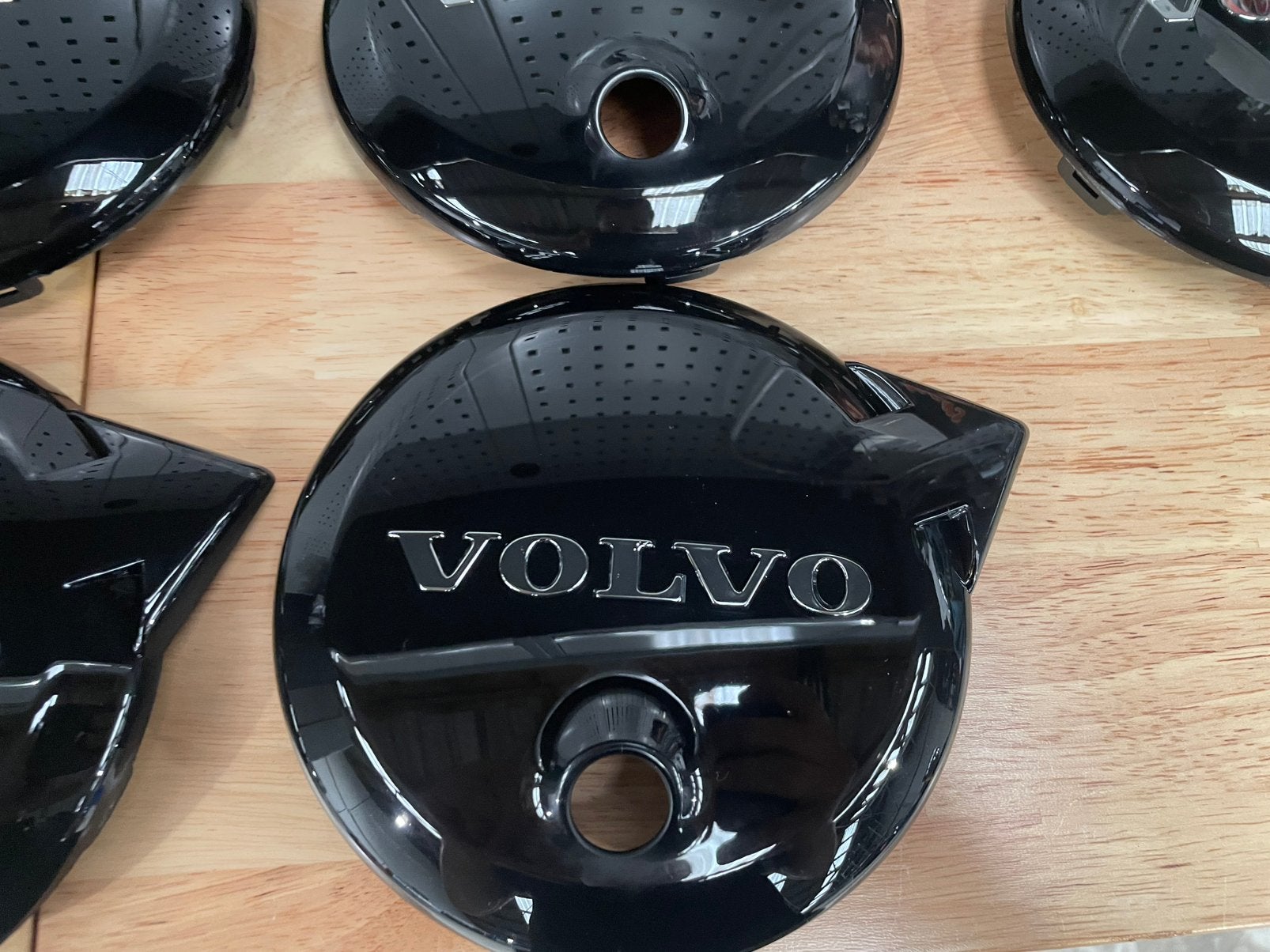 Zwarte emblemen volvo met camera, Auto-onderdelen, Ophalen of Verzenden, Voor, Volvo, Bumper
