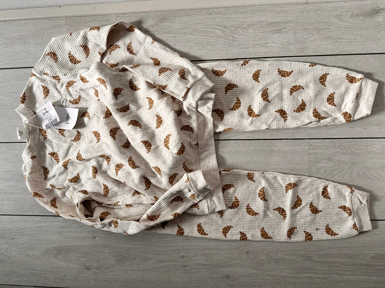 Feetje pyjama “croissants” maat 152, Ophalen of Verzenden, Nieuw, Overige kleuren, Tailleriem
