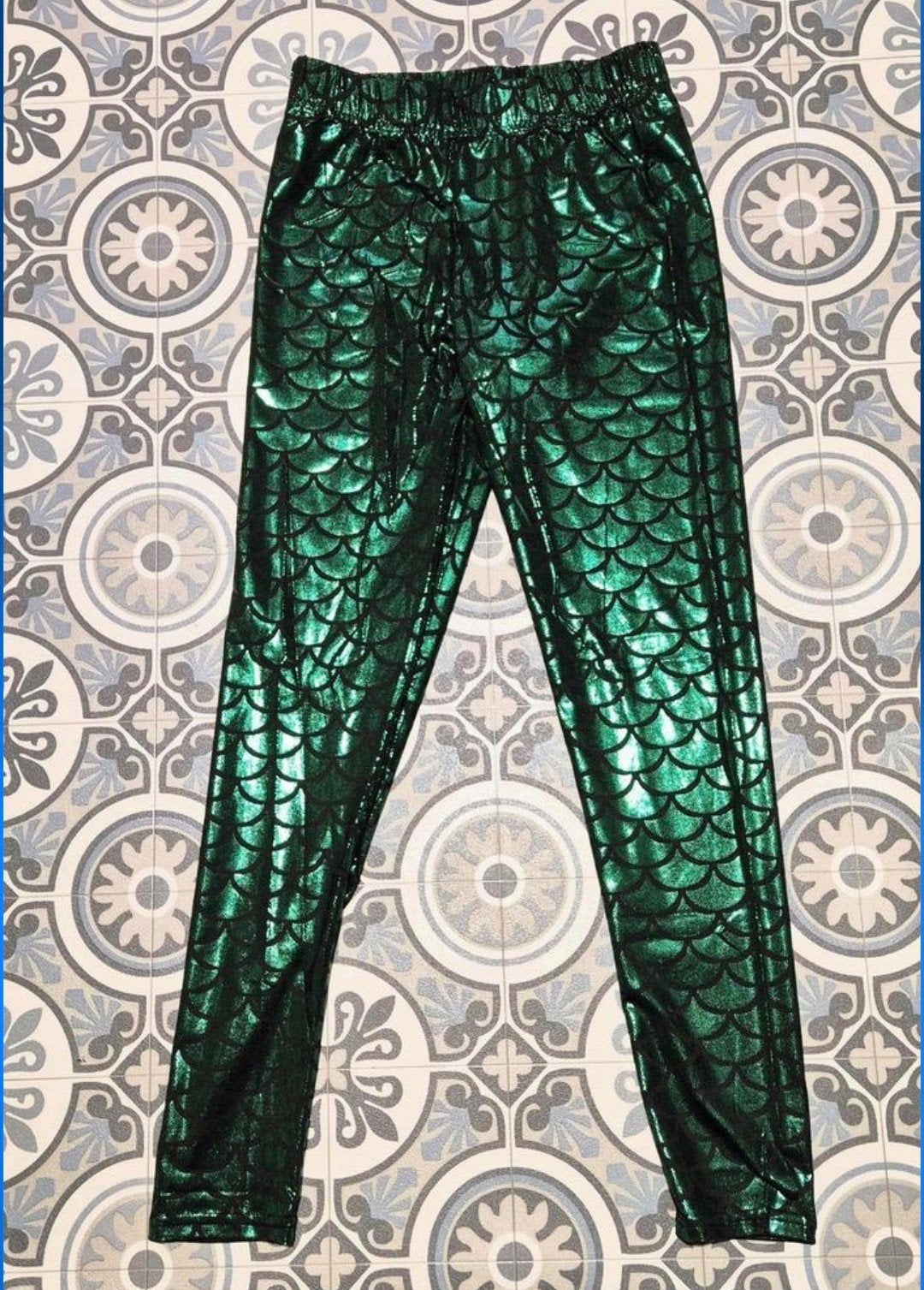 Glanzende groene broek met schubbenprint (XS/S), Ophalen of Verzenden, Maat 36 (S), Lang, Gedragen