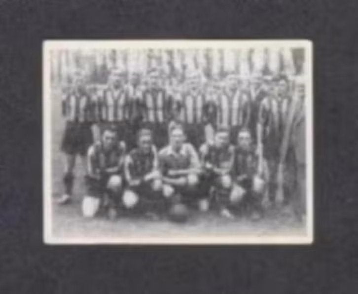 Voetbalplaatje Helmond 2e Klasser 1951-1952., Ophalen of Verzenden, Zo goed als nieuw