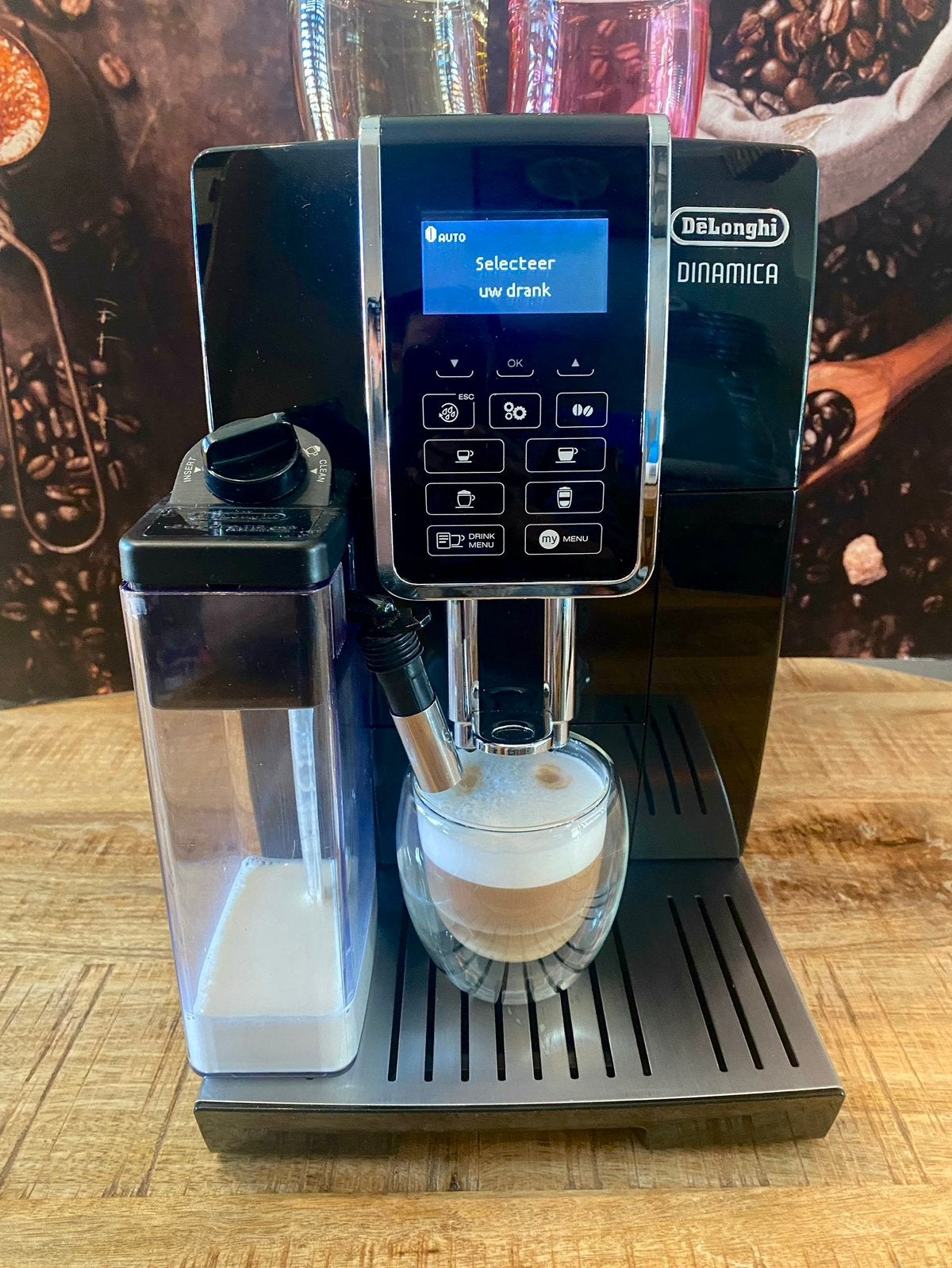 Delonghi Dinamica Latte-Crème Bonenmachine, Gebruikt, 10 kopjes of meer, Koffiemachine, Ophalen of Verzenden