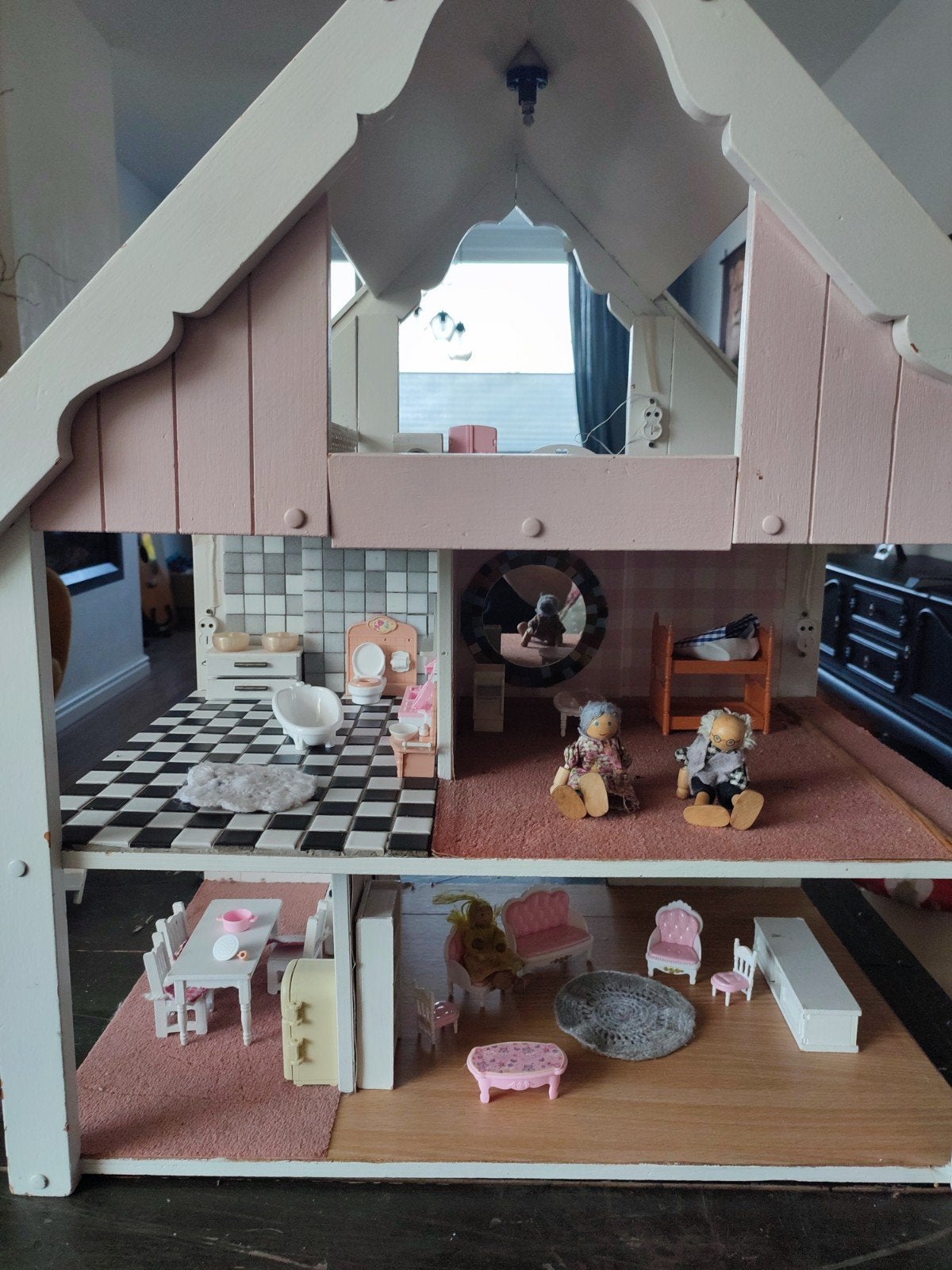 Houten poppenhuis met accessoires, Ophalen, Gebruikt, Poppenhuis
