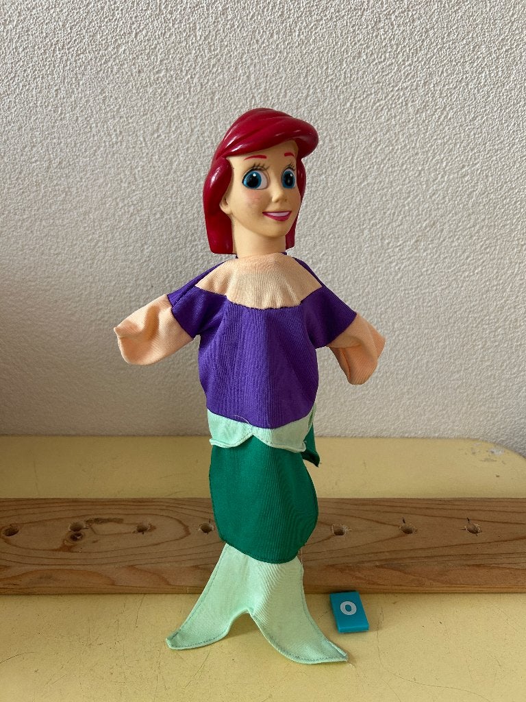 AH Disney Handpop Ariël - De Kleine Zeemeermin, Verzamelen, Ophalen of Verzenden, Pocahontas of Kl. Zeemeermin, Gebruikt, Beeldje of Figuurtje