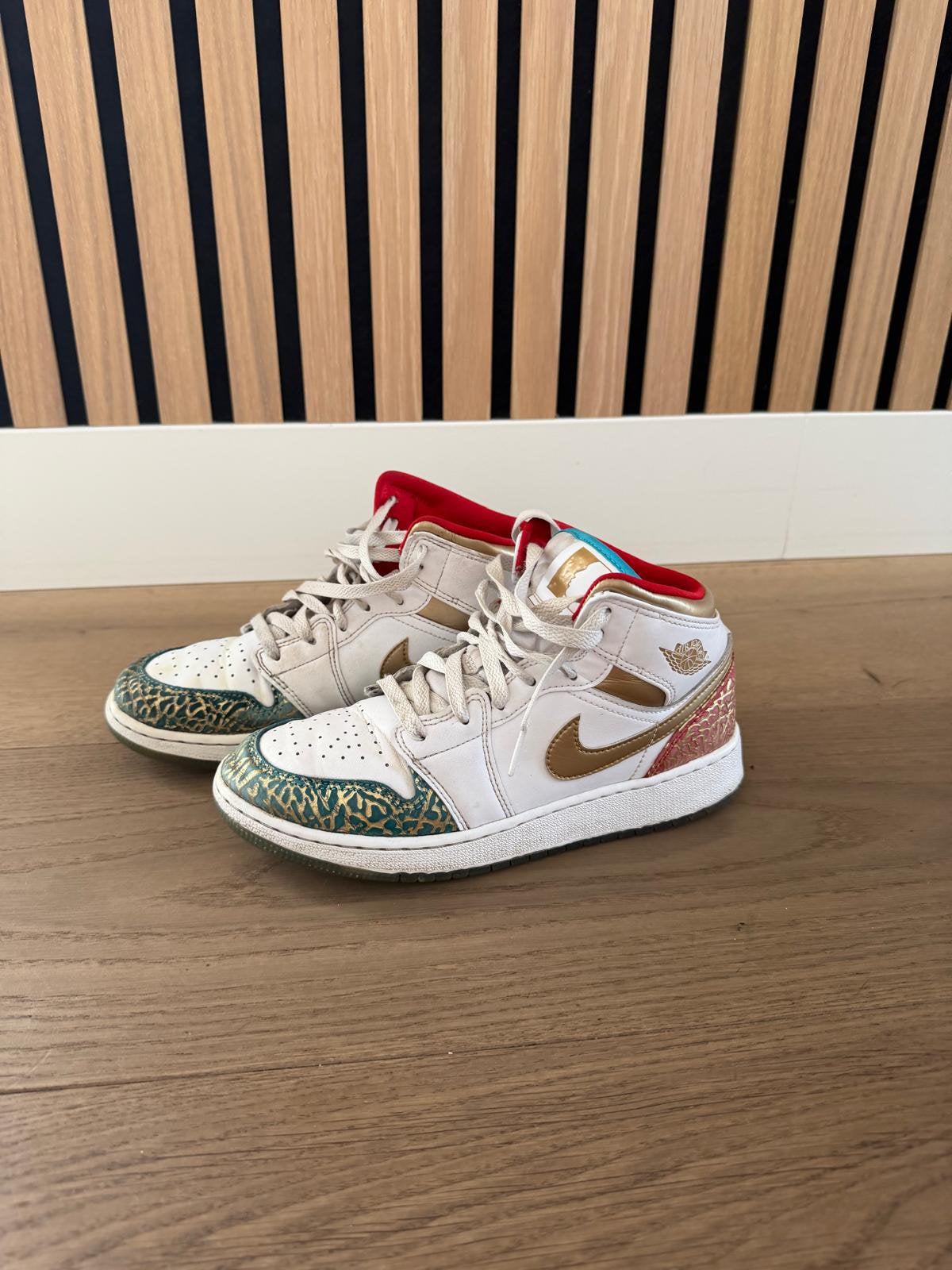 Nike Air Jordan 1 Mid GS "UNC to Chicago"., Ophalen, Overige kleuren, Sneakers of Gympen, Zo goed als nieuw