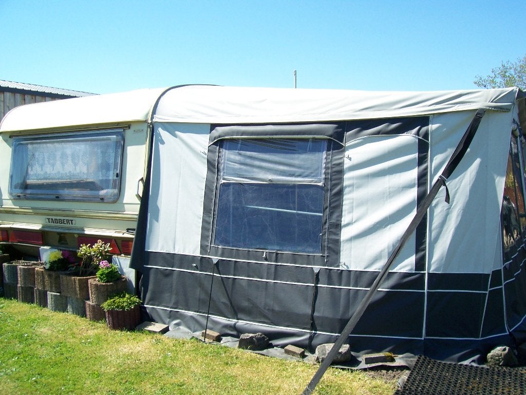 Tabbert 710 met bijna nieuwe voortent  ZONDER plaats, Vast bed, Ringverwarming, Tabbert, 7 tot 8 meter