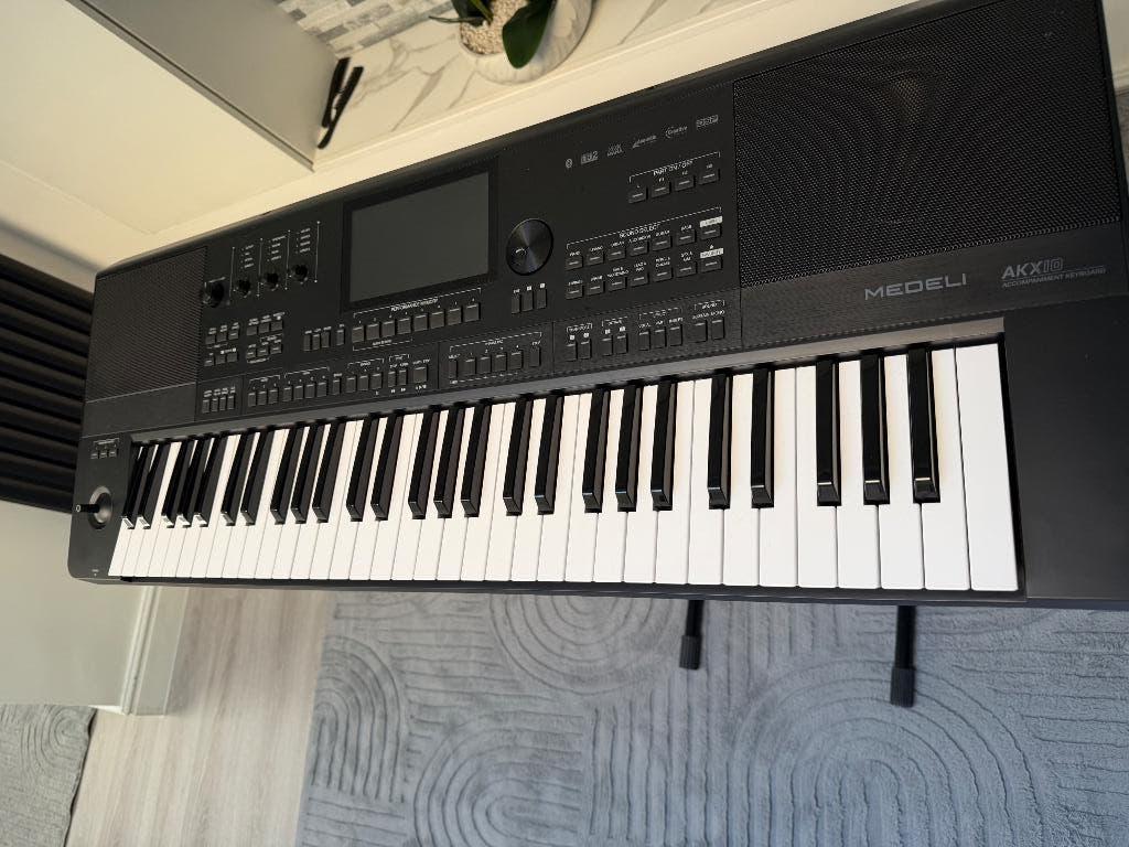 Medeli Akx 10, Ophalen, 61 toetsen, Zo goed als nieuw, Midi-aansluiting