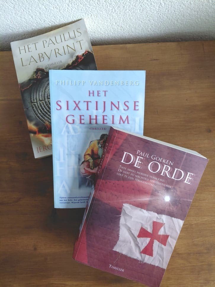 Historische Thriller boeken set: o.a Het Paulus Labyrint, Ophalen of Verzenden, Gelezen, Jeroen Windmeijer, Philipp Vandenberg, Paul Goeken