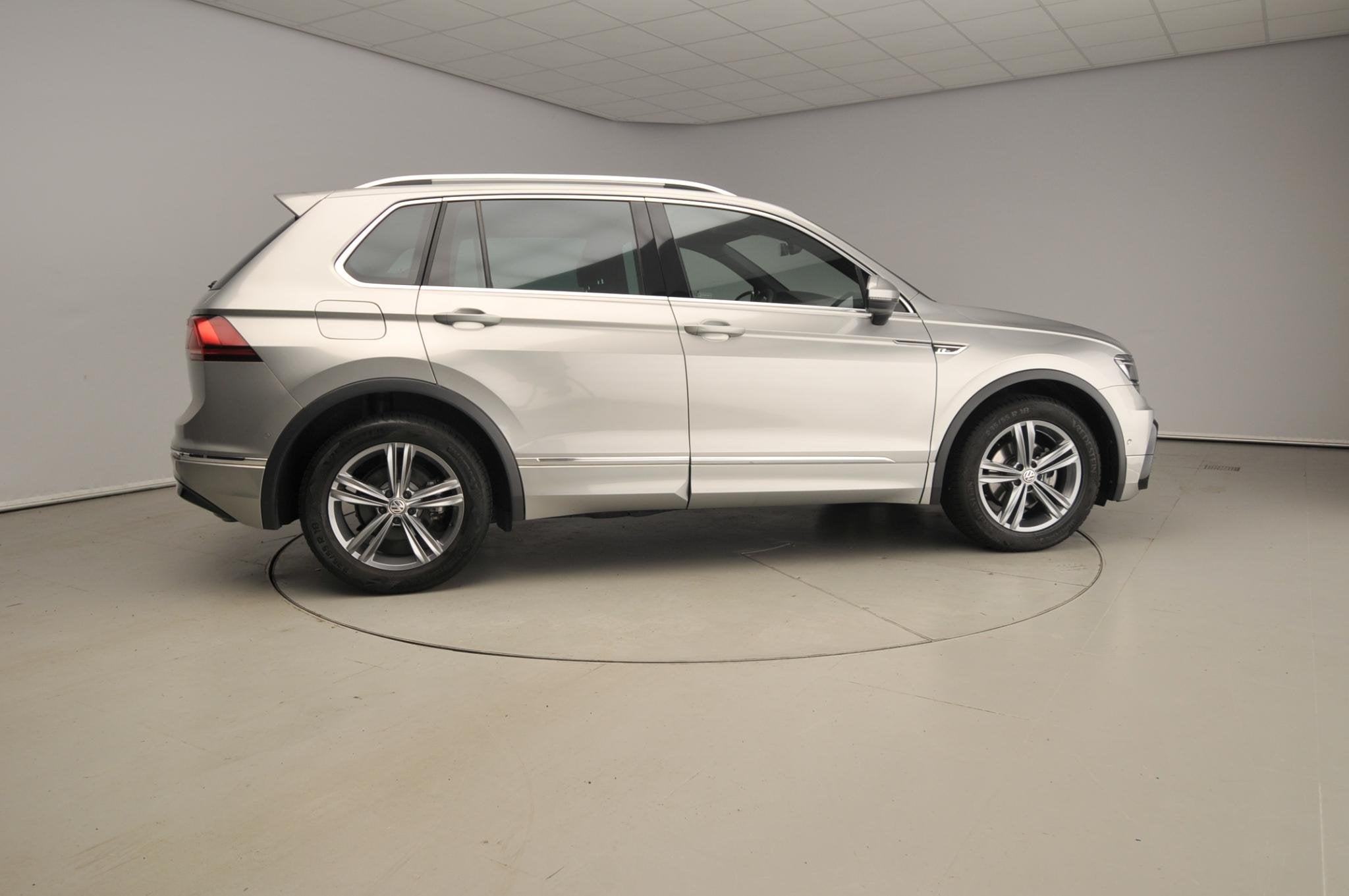 Volkswagen Tiguan 1.5 TSI Comfortline Business R-Line | Came, Voorwielaandrijving, Stof, 4 cilinders, Origineel Nederlands