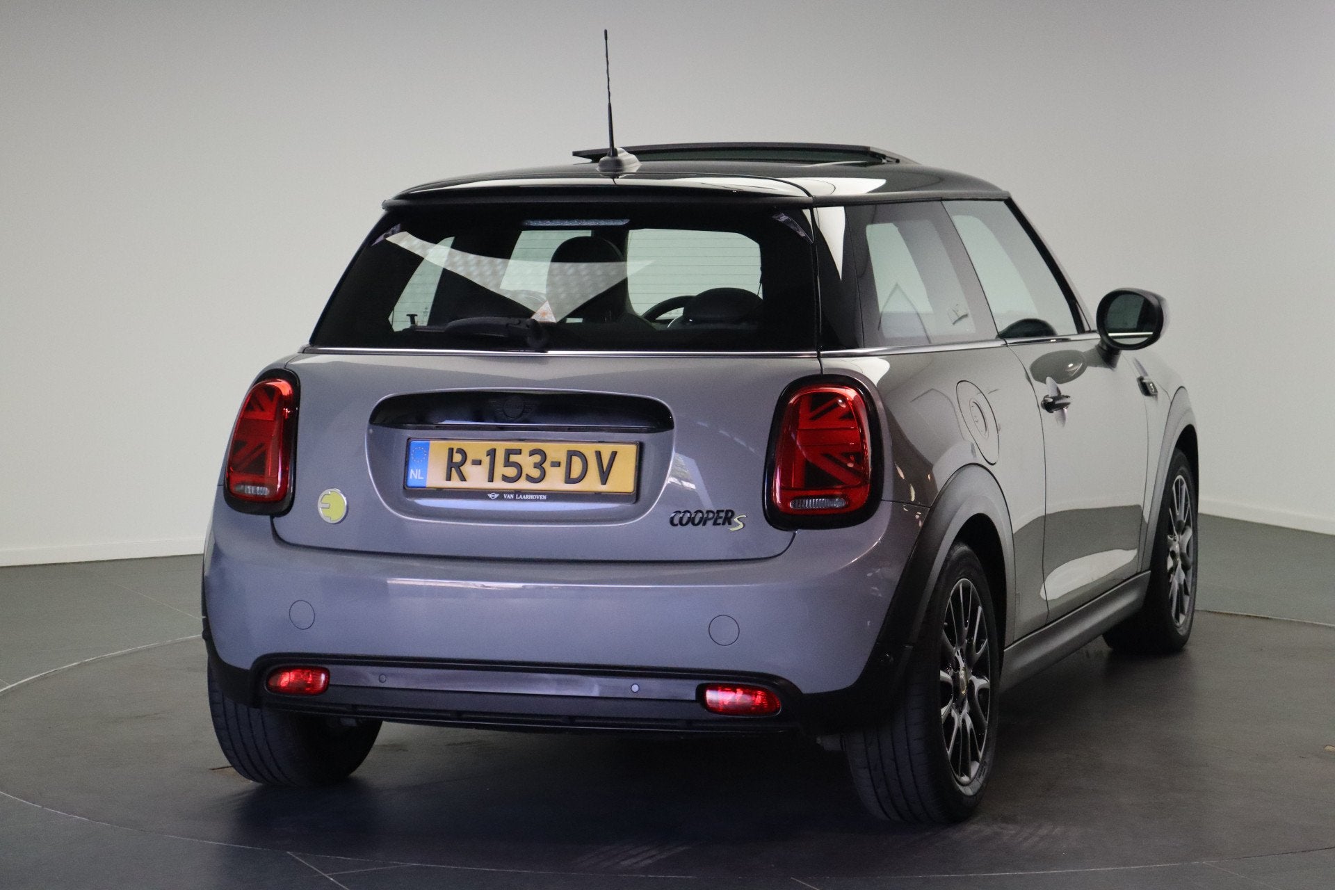 MINI Electric Classic / Panoramadak / Sportstoelen / LED / C, Auto's, Dealer onderhouden, Met garantie (alle), Leder en Stof, Mini Electric