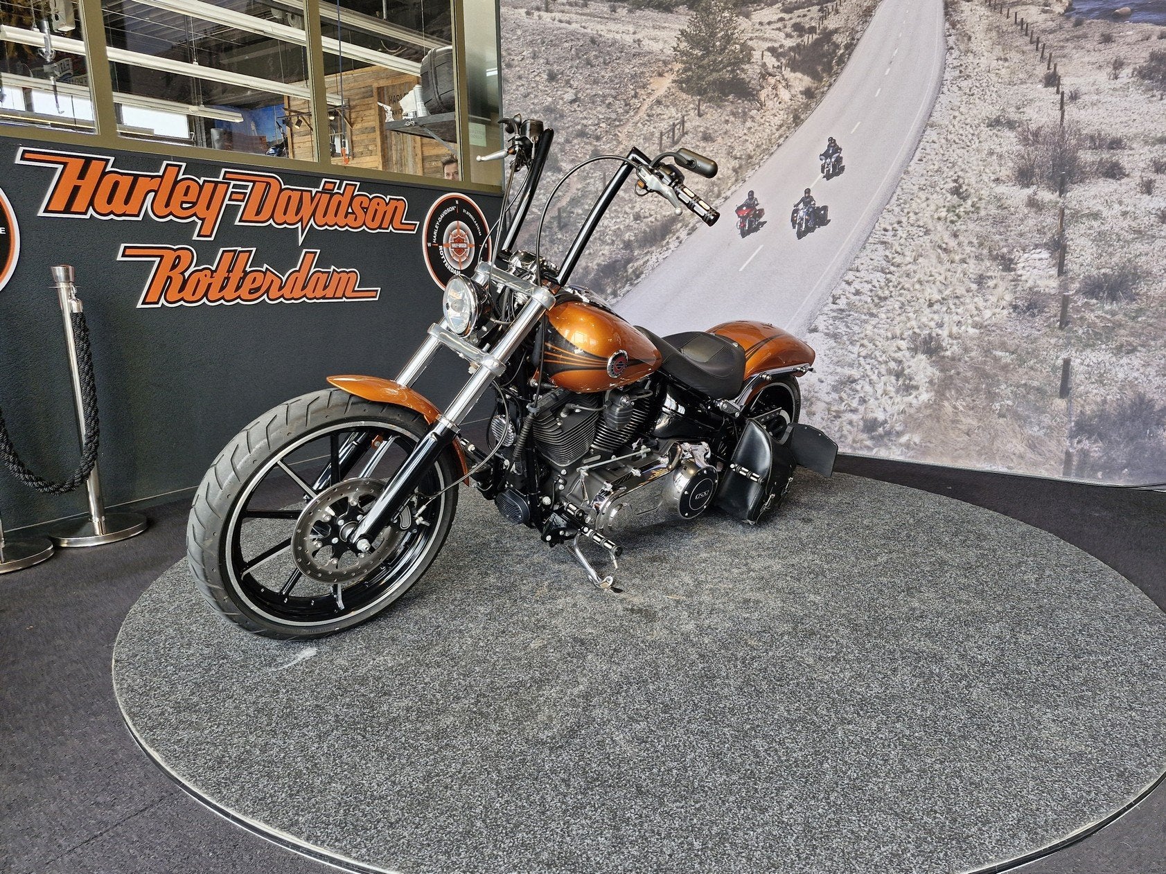 Harley-Davidson FXSB Breakout (bj 2013), Motoren, Motoren | Harley-Davidson, Laan van Vredenoord 33
2289 DA  RIJSWIJK, NL, Bedrijf