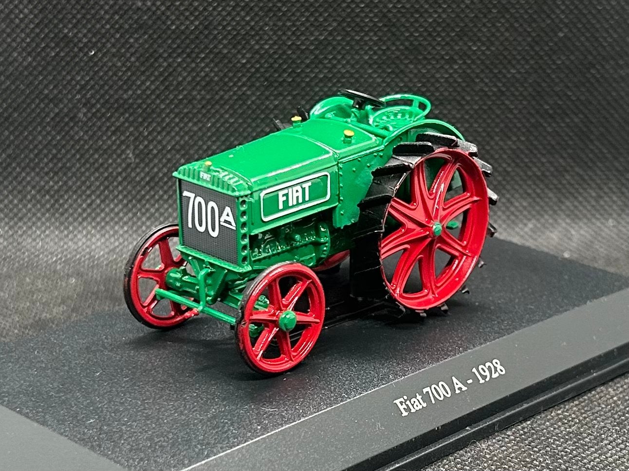 Universal Hobbies Fiat 700A Tractor 1:43 OVP, Hobby en Vrije tijd, Verzenden, Zo goed als nieuw, Auto, Universal Hobbies
