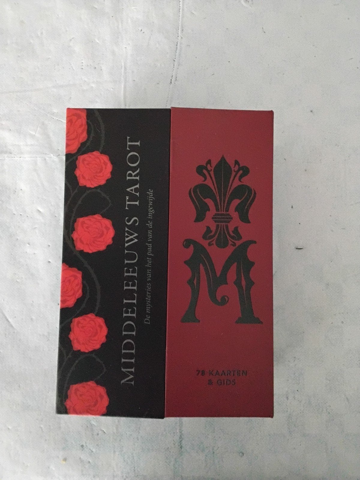 Middeleeuws tarot, Ophalen of Verzenden, Zo goed als nieuw