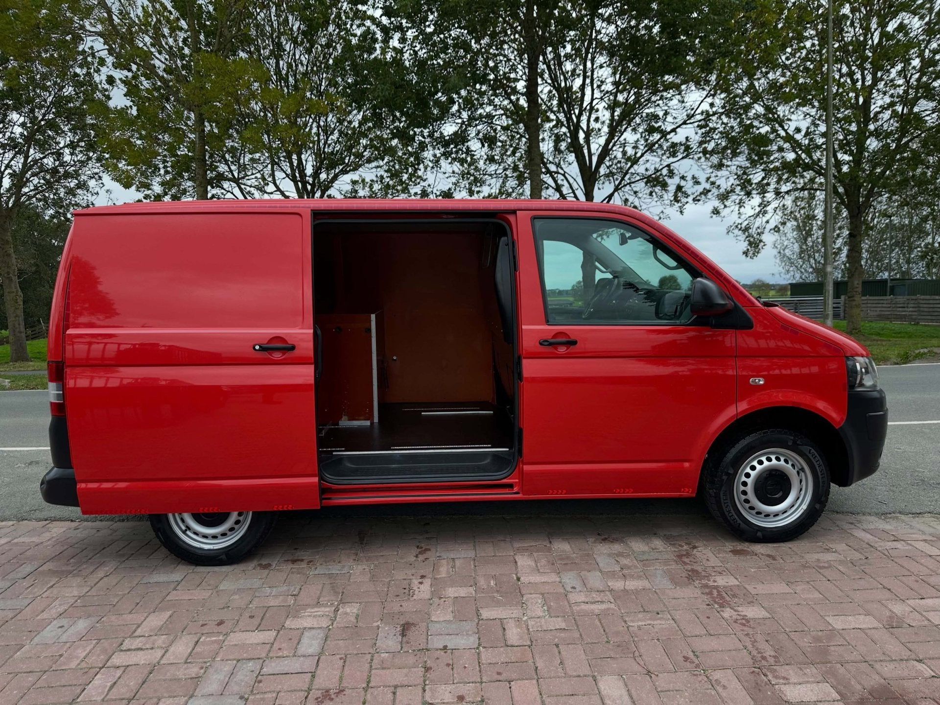 Volkswagen Transporter 2.0 TDI L1H1 AUTOMAAT MARGE 140 PK, Euro 5, Stof, Gebruikt, 4 cilinders