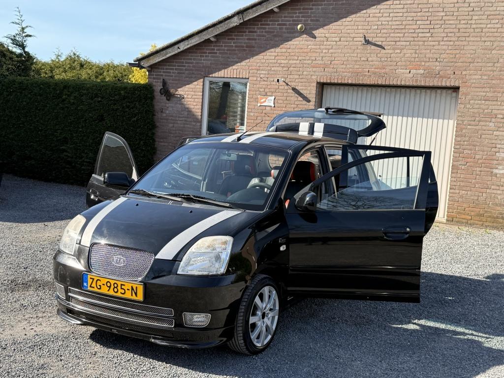 Kia Picanto 1.1 MTW BODY-KIT 28/100! RETRO ED. EXECUTIVE SPO, Auto's, 65 pk, Gebruikt, Zwart, 4 cilinders