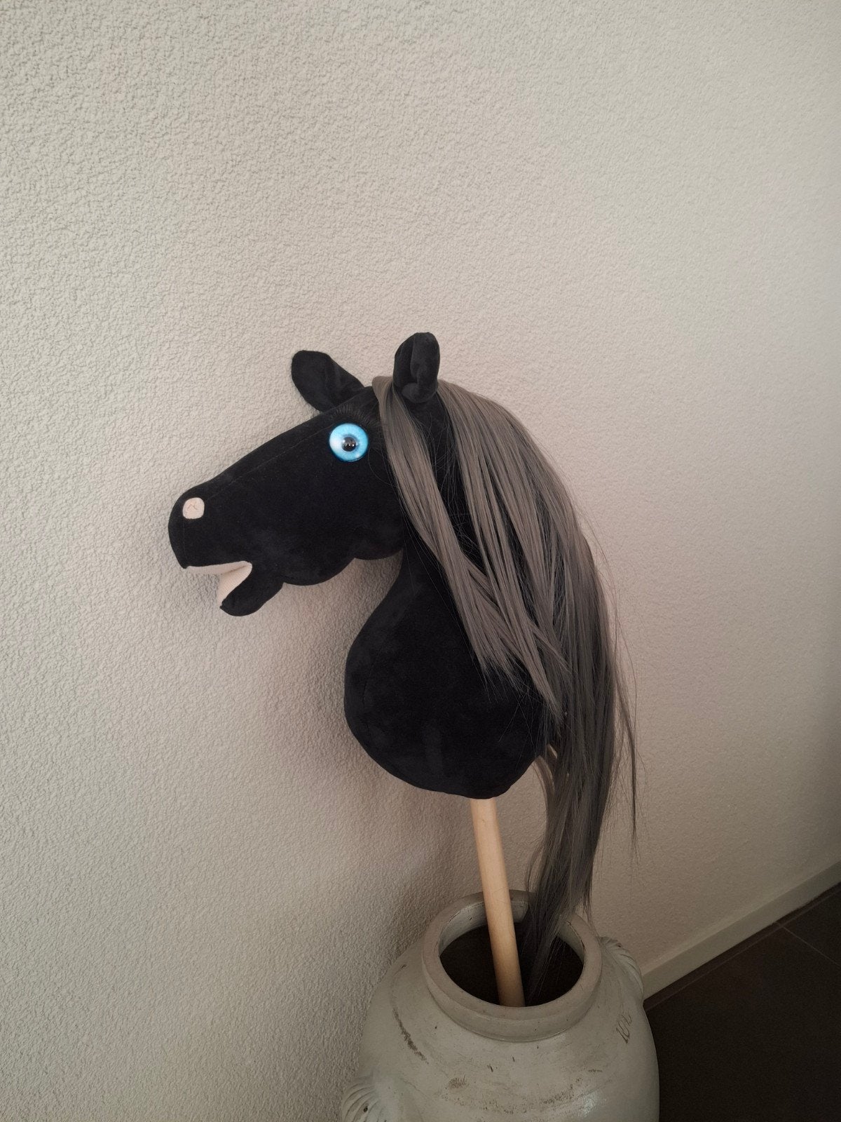 Pipoos hobby horse zwart grijs, Ophalen of Verzenden, Zo goed als nieuw, Jongen of Meisje