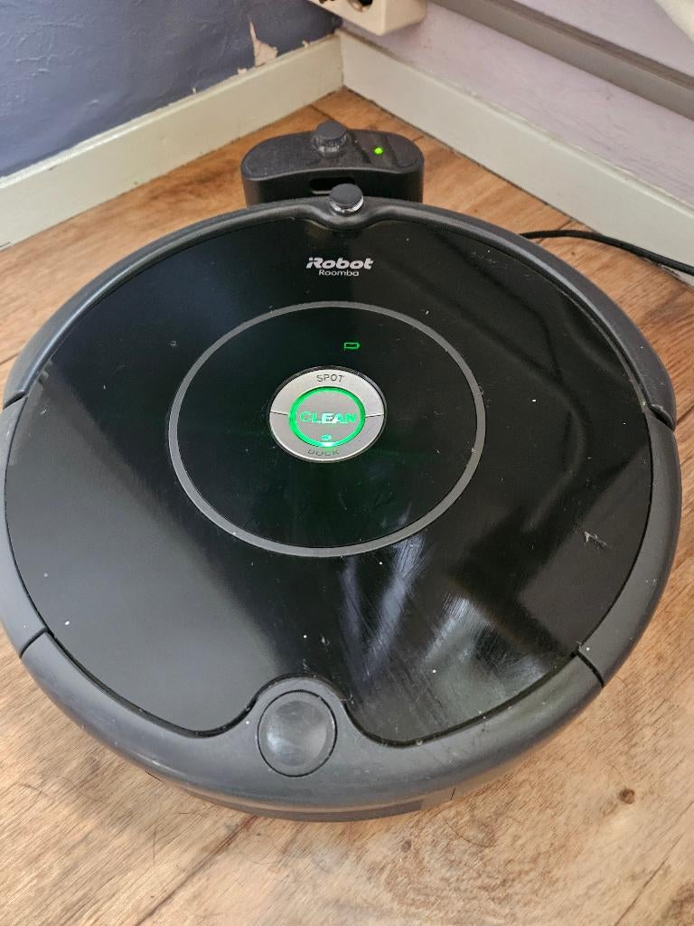 Robotstofzuiger Roomba 606, Witgoed en Apparatuur, Stofzuigers, Ophalen of Verzenden, Zo goed als nieuw, Robotstofzuiger, Geschikt voor tapijt