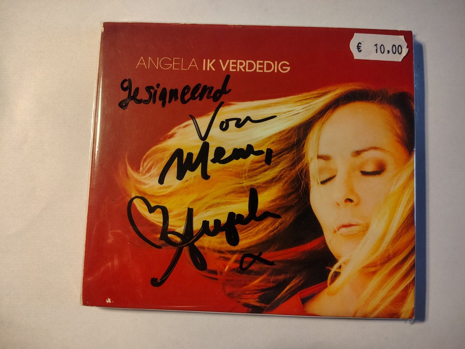 Angela - Ik Verdedig GESIGNEERD, Ophalen of Verzenden, Zo goed als nieuw