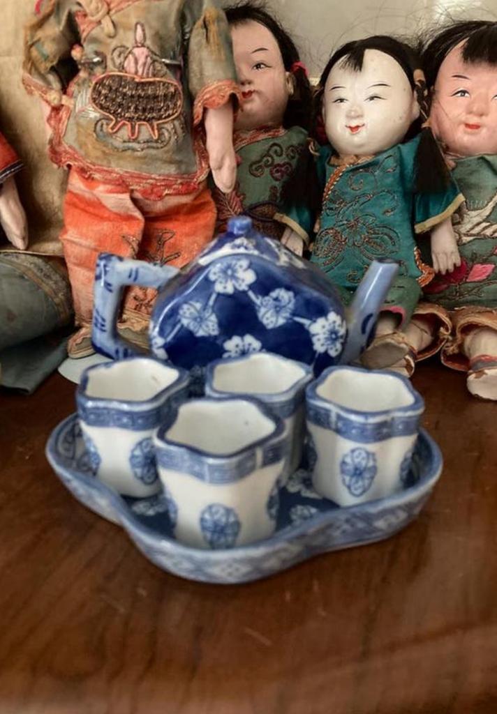 🌿 Pop ,”SCHATTIG VINTAGE PORSELEIN POPPEN SERVIESJE”🌿, Verzenden