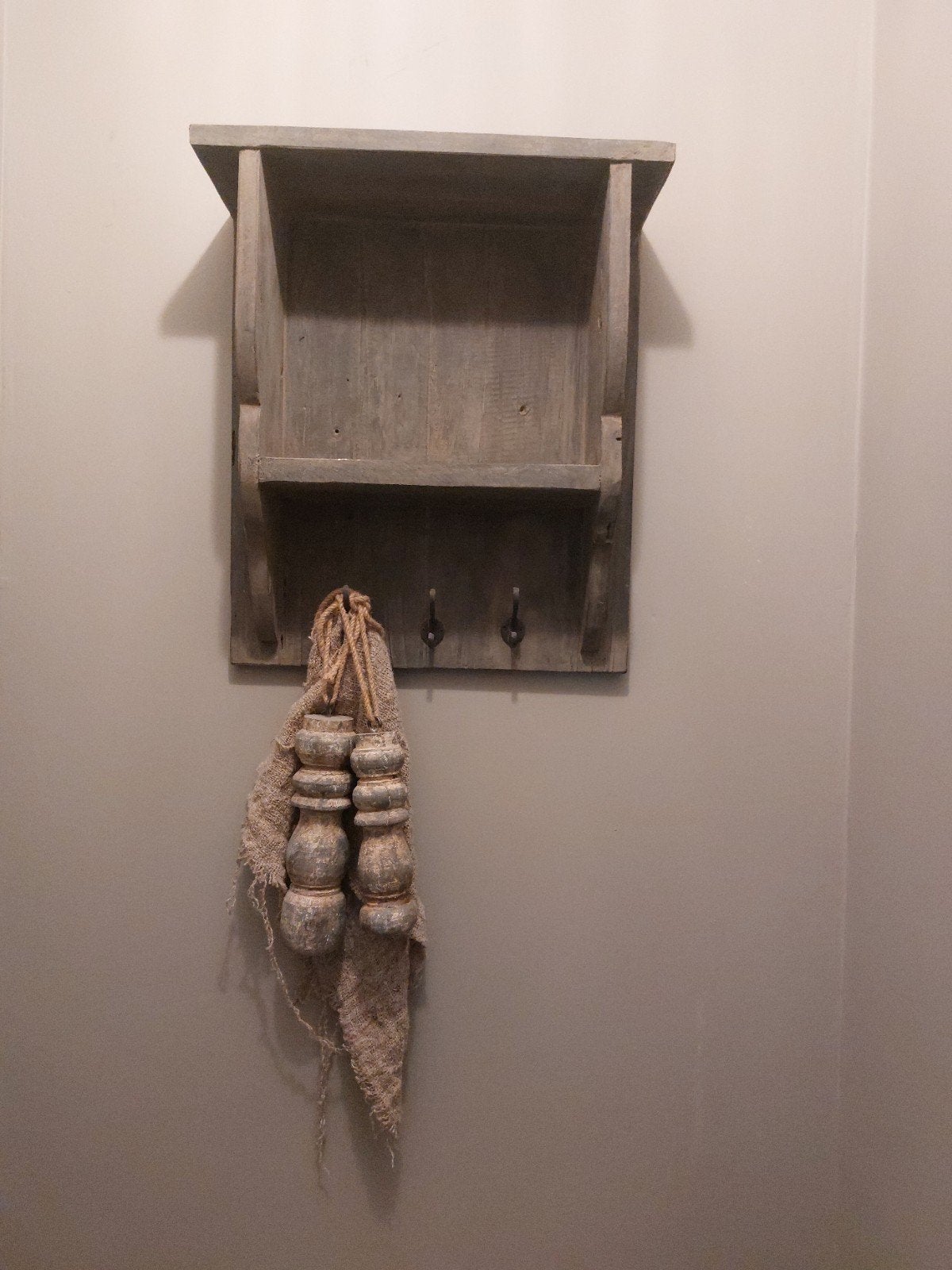 oud houten kapstok met klossen en shabby doek, Ophalen of Verzenden