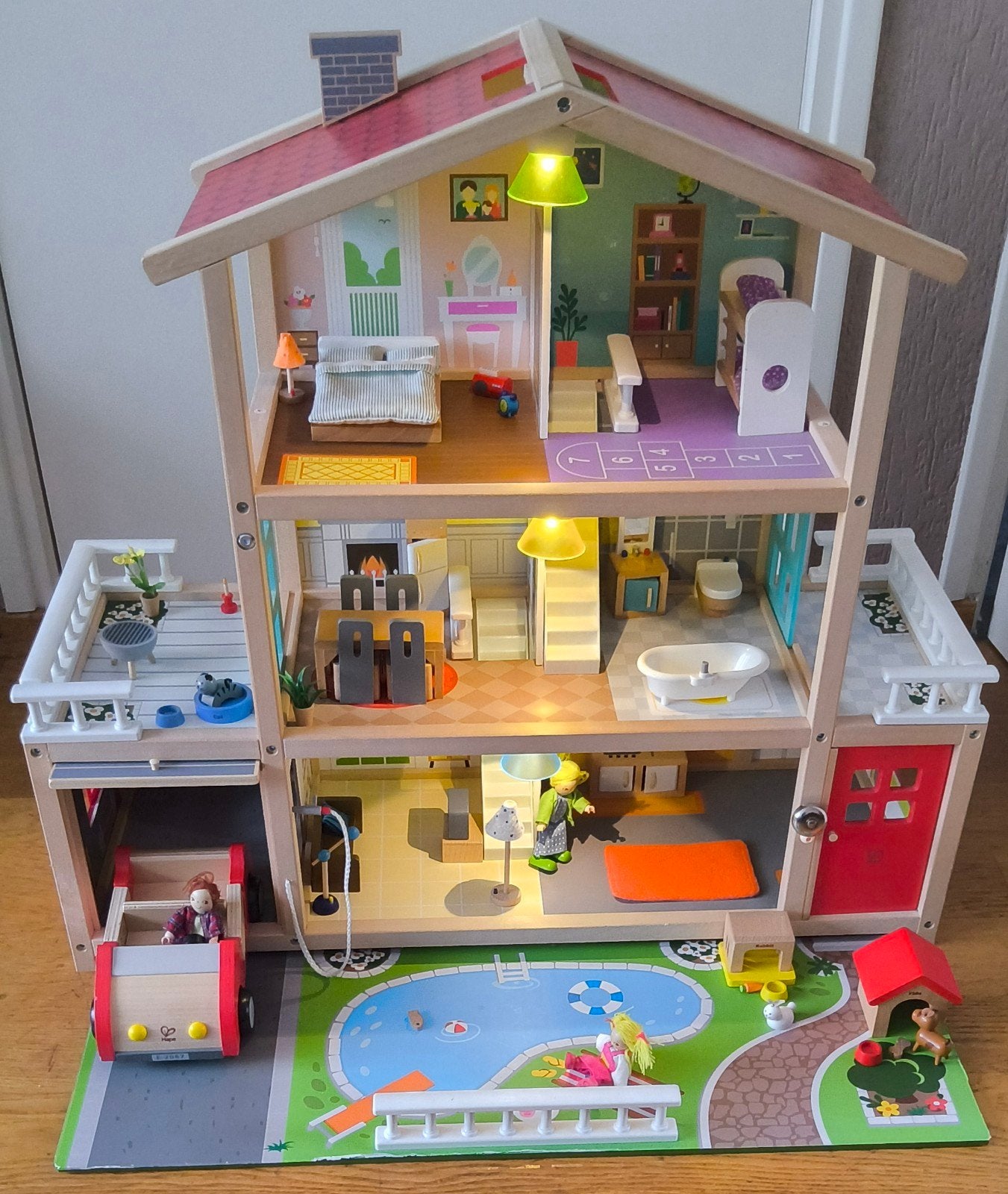 Poppenhuis van hout merk Hape, Kinderen en Baby's, Ophalen, Zo goed als nieuw, Poppenhuis