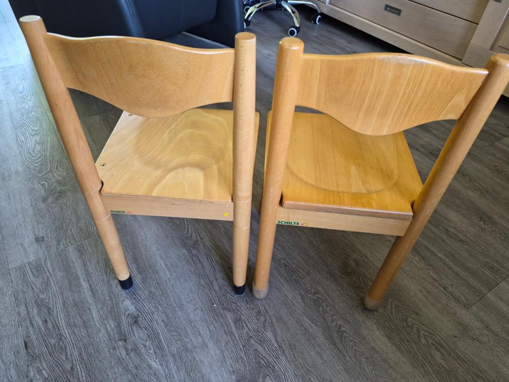 Schilte kindertafeltje met twee stoelen, Ophalen, Zo goed als nieuw, Meegroeistoel