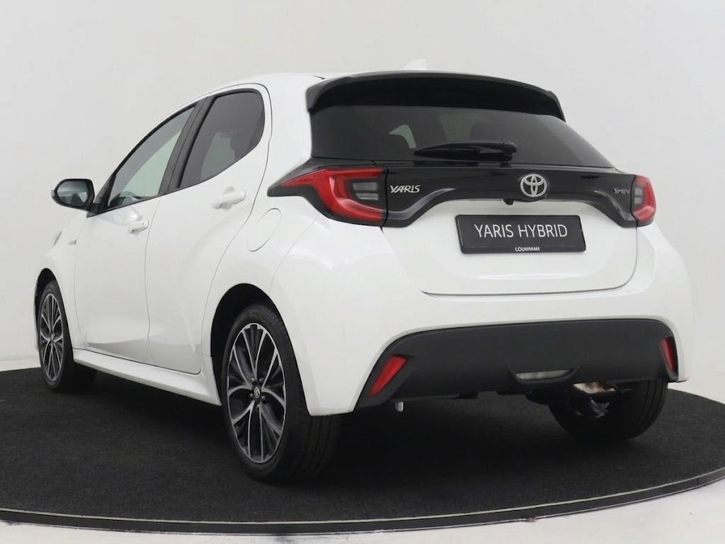 Toyota Yaris 1.5 Hybrid 115 Dynamic I NIEUW & DIRECT LEVERBA, Auto's, Wit, Nieuw, Hybride Elektrisch/Benzine, 3 cilinders