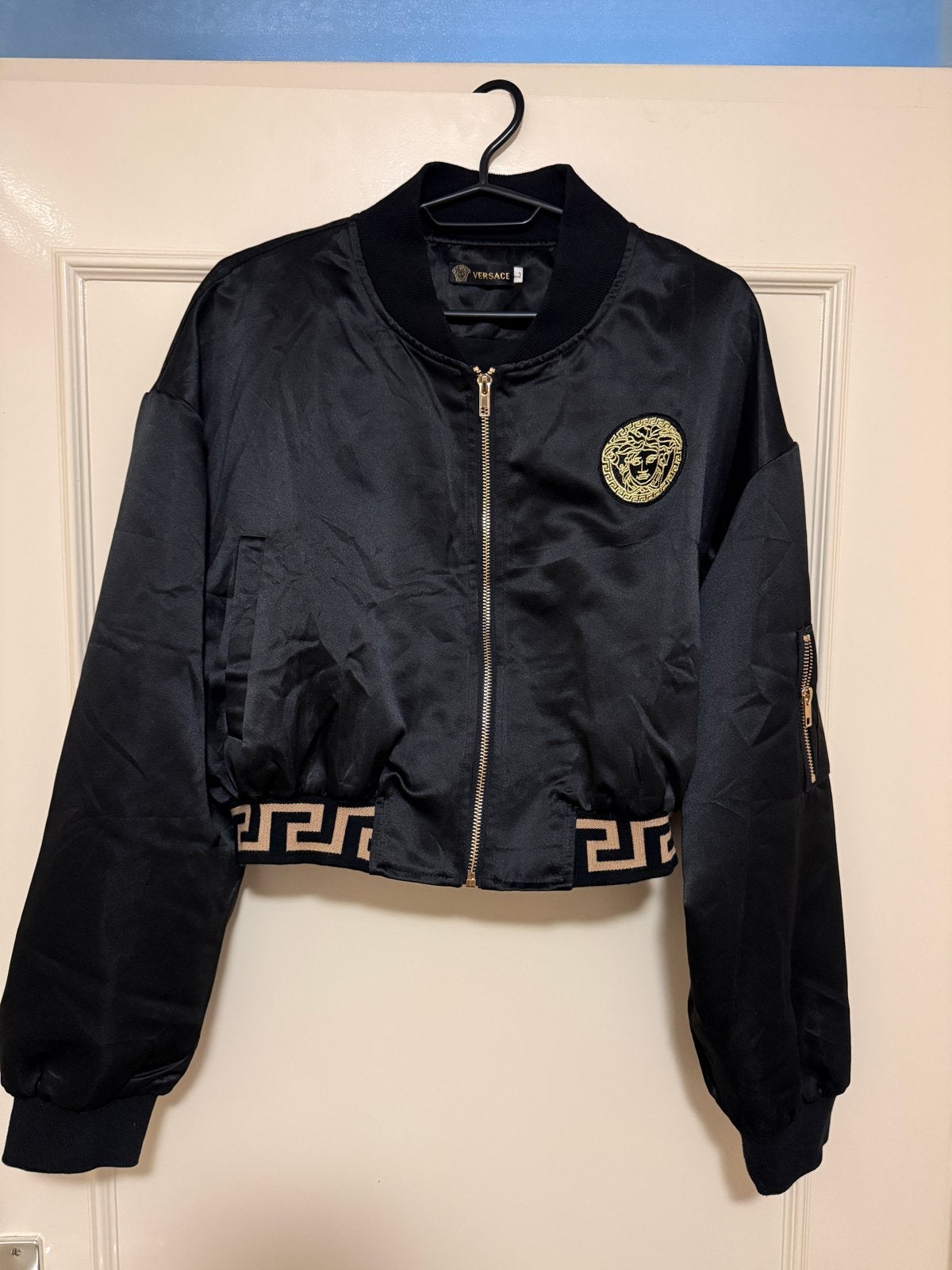 Versace Bomberjack Zwart met Gouden Medusa, Ophalen of Verzenden, Zo goed als nieuw, Maat 38/40 (M), Zwart