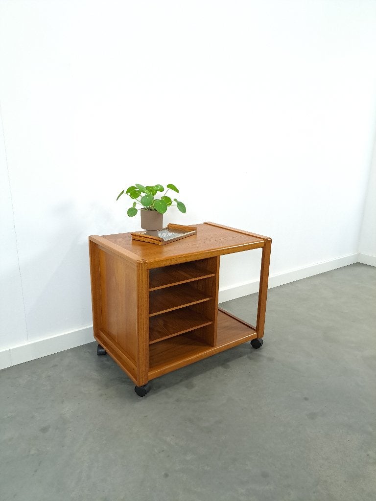 Teak trolley met legplanken jaren 60 tv meubel vintage, Gebruikt, Teakhout, Minder dan 100 cm, 25 tot 50 cm