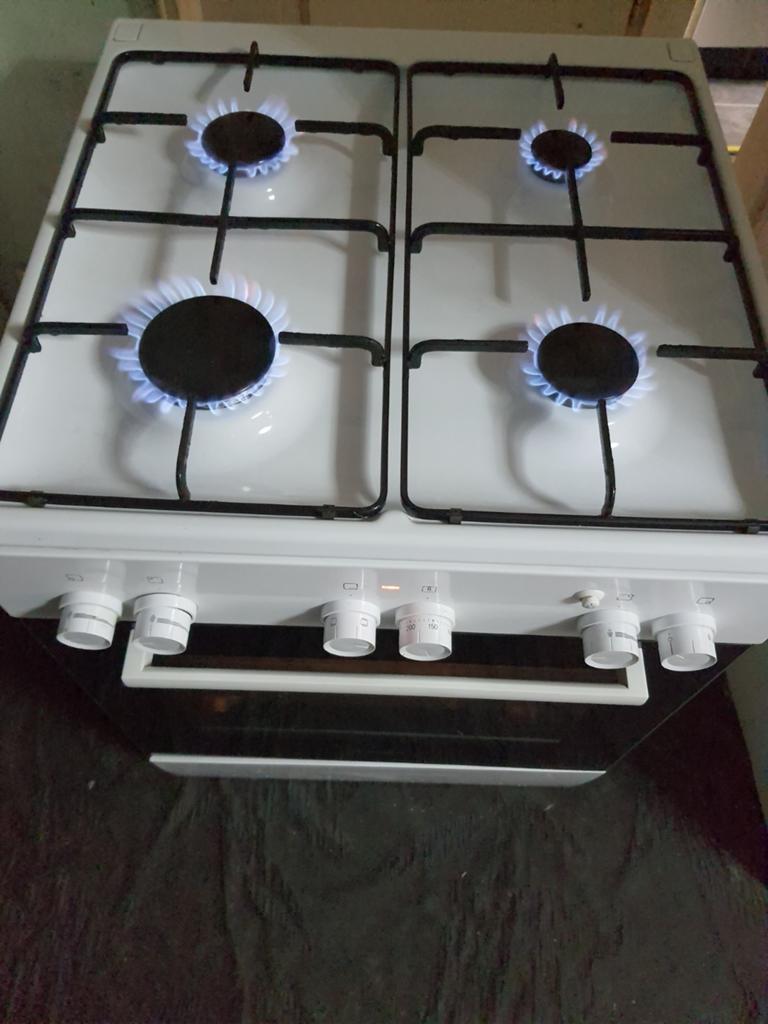 Bosch gasfornuis met elektrische oven werkt super, Witgoed en Apparatuur, Fornuizen, Ophalen, Grill, 4 kookzones, Zo goed als nieuw