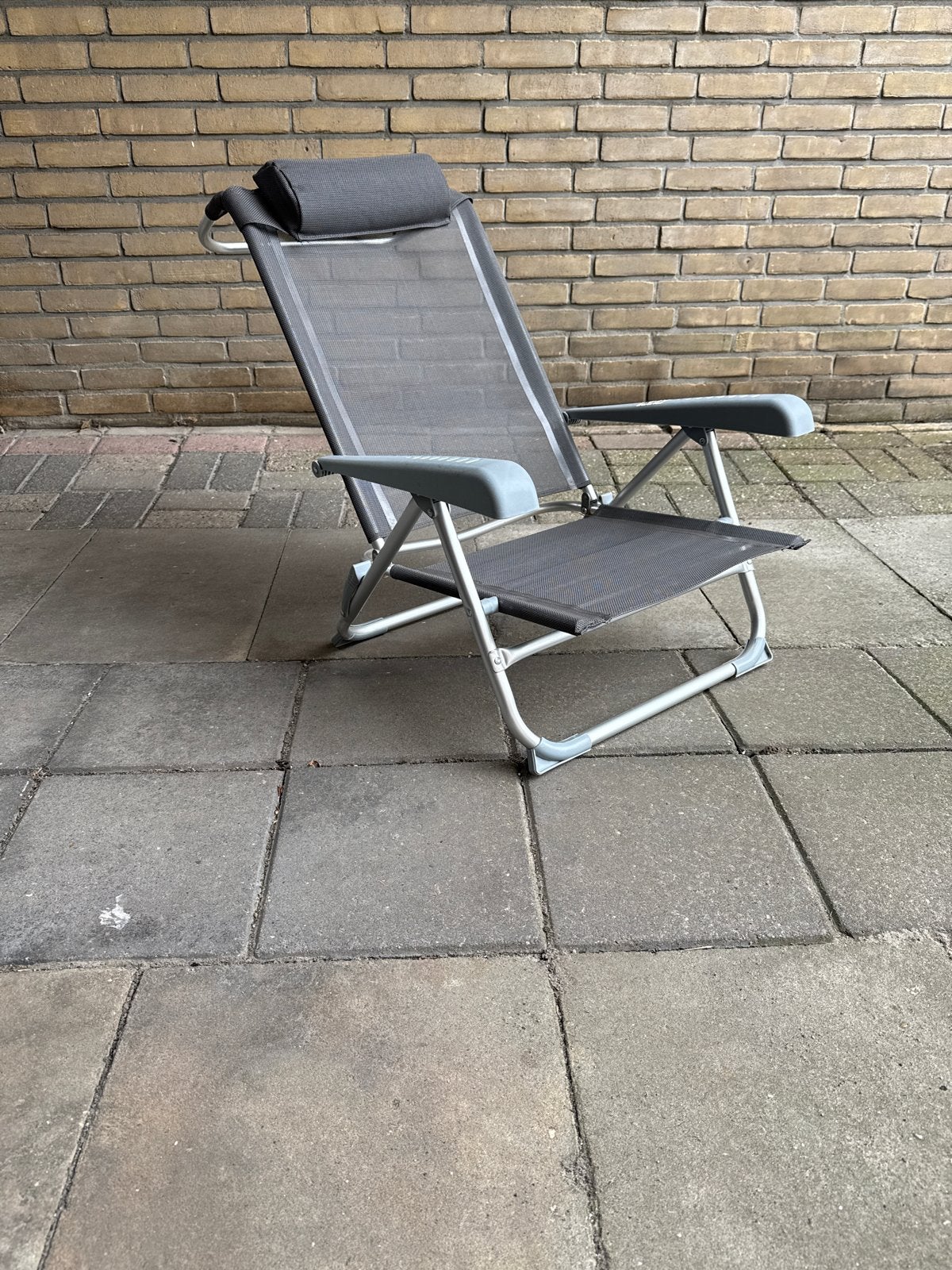 Grijze Strandstoel met Verstelbare Rugleuning - Korte Poten, Tuin en Terras, Tuinstoelen, Ophalen of Verzenden, Gebruikt, Textileen