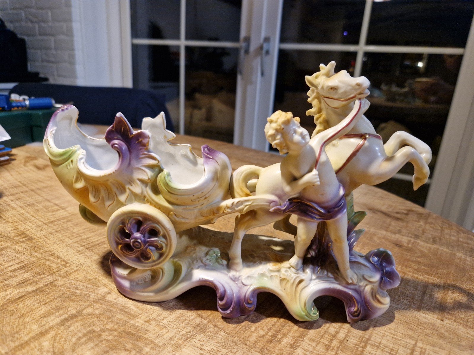 Antieke Porseleinen Decoratie met Cupido en Paard, Antiek en Kunst, Ophalen of Verzenden