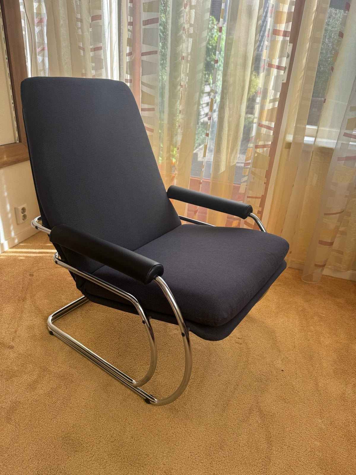 Leolux stoel - Comfortabele en stijlvolle fauteuil, Gebruikt, Zwart, Ophalen of Verzenden, Eén