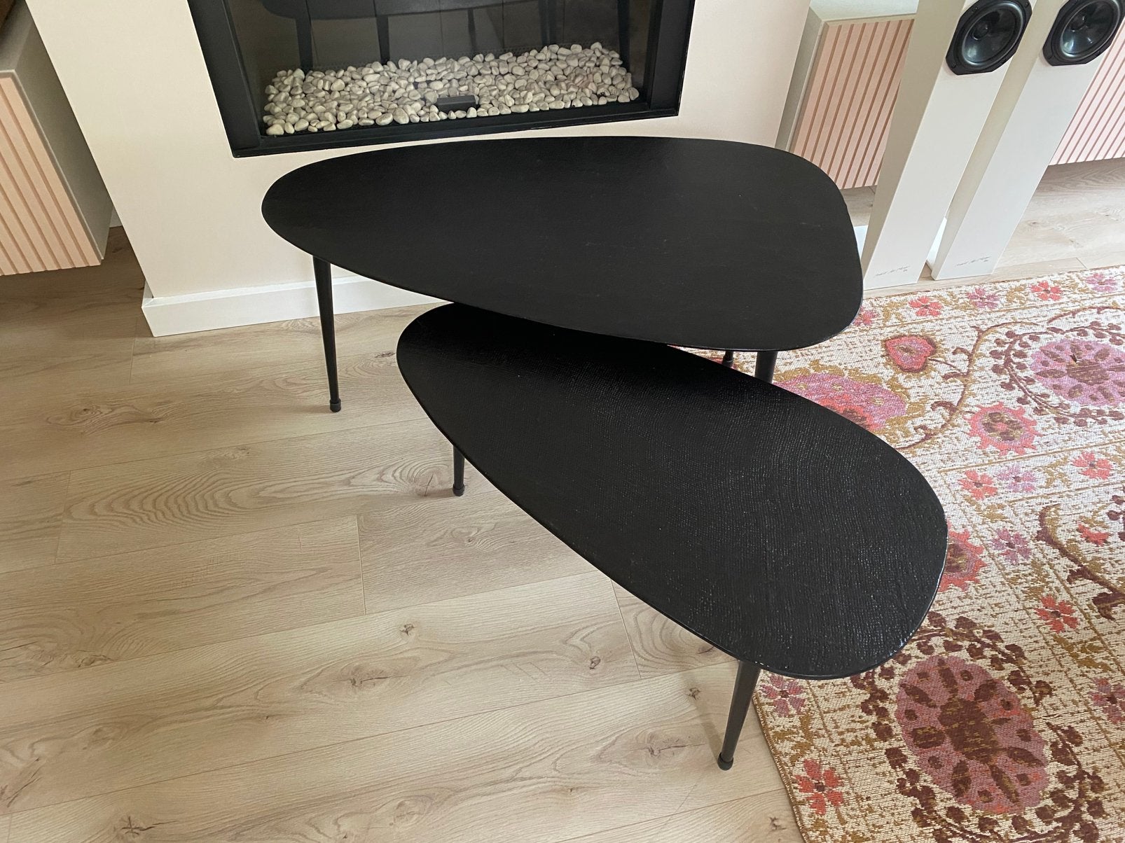 2x zwarte Japandi bijzettafeltjes Woood, Minder dan 55 cm, Metaal of Aluminium, Japandi, Scandinavisch, Vintage, Zo goed als nieuw