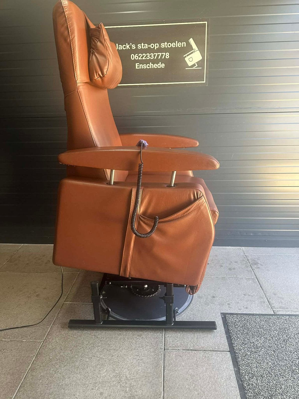 Sta op stoel merk fitform  XL, Huis en Inrichting, Fauteuils, Minder dan 75 cm, Leer, Ophalen of Verzenden, Zo goed als nieuw