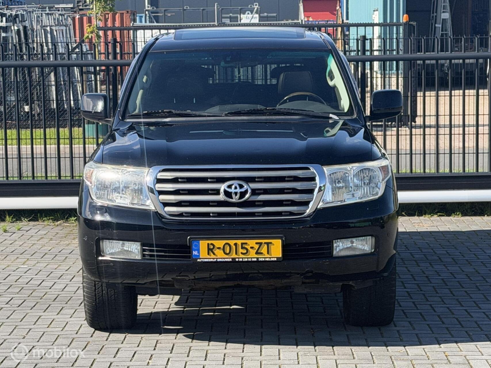 Foto 2 van Toyota LandCruiser V8 4.5 D-4D Executive 7p.