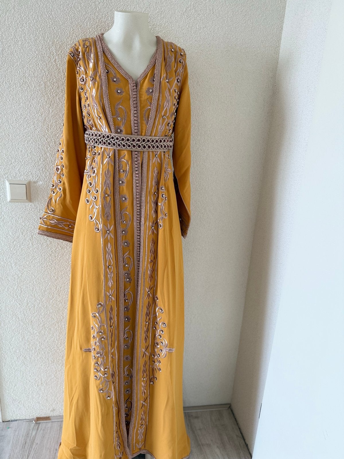 Prachtige Marokkaanse Kaftan - Geel met Borduurwerk, Maat 38/40 (M), Geel, Ophalen of Verzenden, Zo goed als nieuw