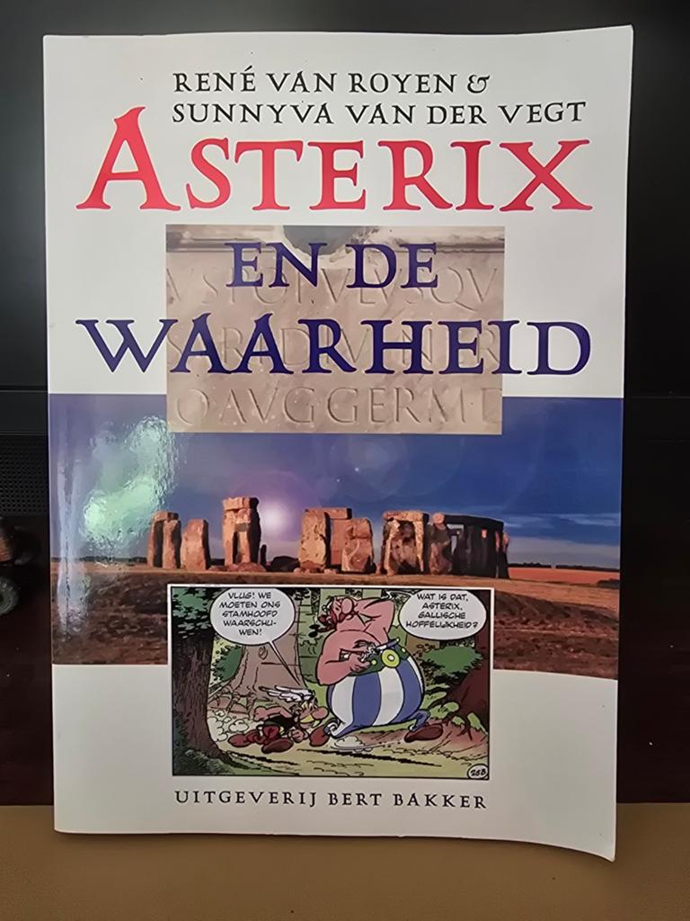 Asterix en de Waarheid, Boeken, Ophalen of Verzenden, Gelezen, René van Royen & Sunnyva van der Vegt, Nederland