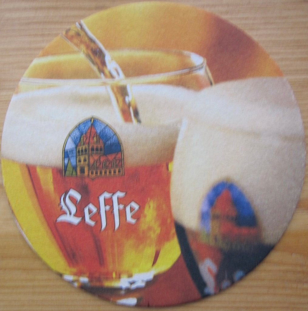 bierviltje van Leffe met glas, Verzamelen, Ophalen of Verzenden, Zo goed als nieuw, Viltje(s), Leffe