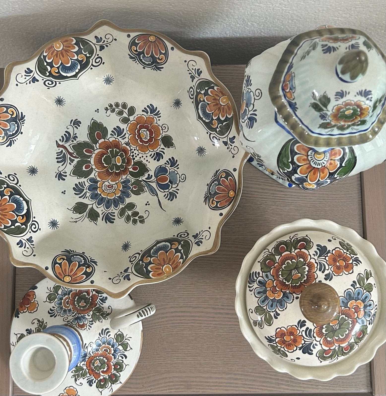 Delfts Polychroom Flora Keramiek Set - Handwerk, Antiek en Kunst, Antiek | Keramiek en Aardewerk, Ophalen